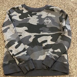 Justice Girl size 7-8 Small Camo Sweatshirt